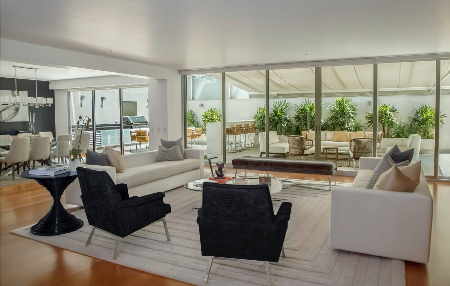Vive el Lujo: Piso Exclusivo en Edificio Castellana con Terraza y Piscina por 800.000 €